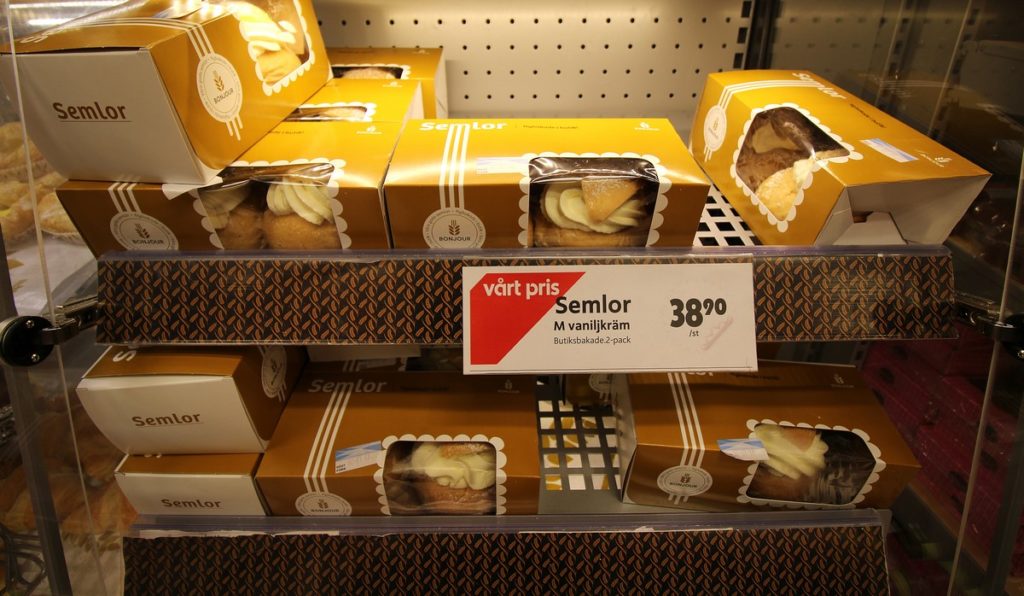 Semla na sklepowych półkach