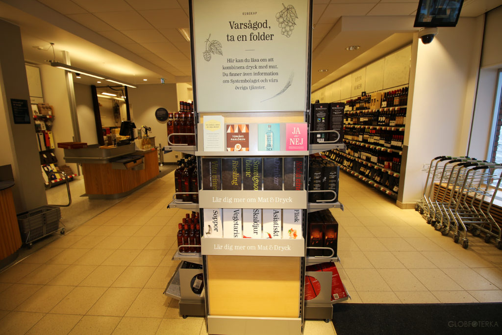 Ulotki dotyczące alkoholu oraz Systembolaget, także w języku polskim