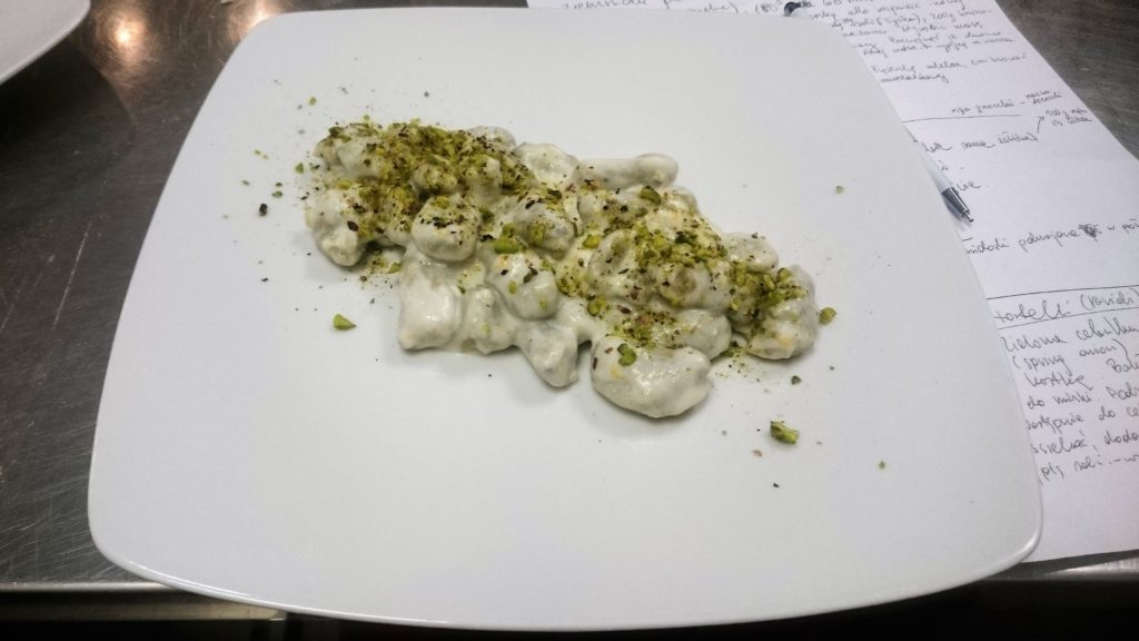Gnocchi pistacchio e ricotta con aroma di arancia